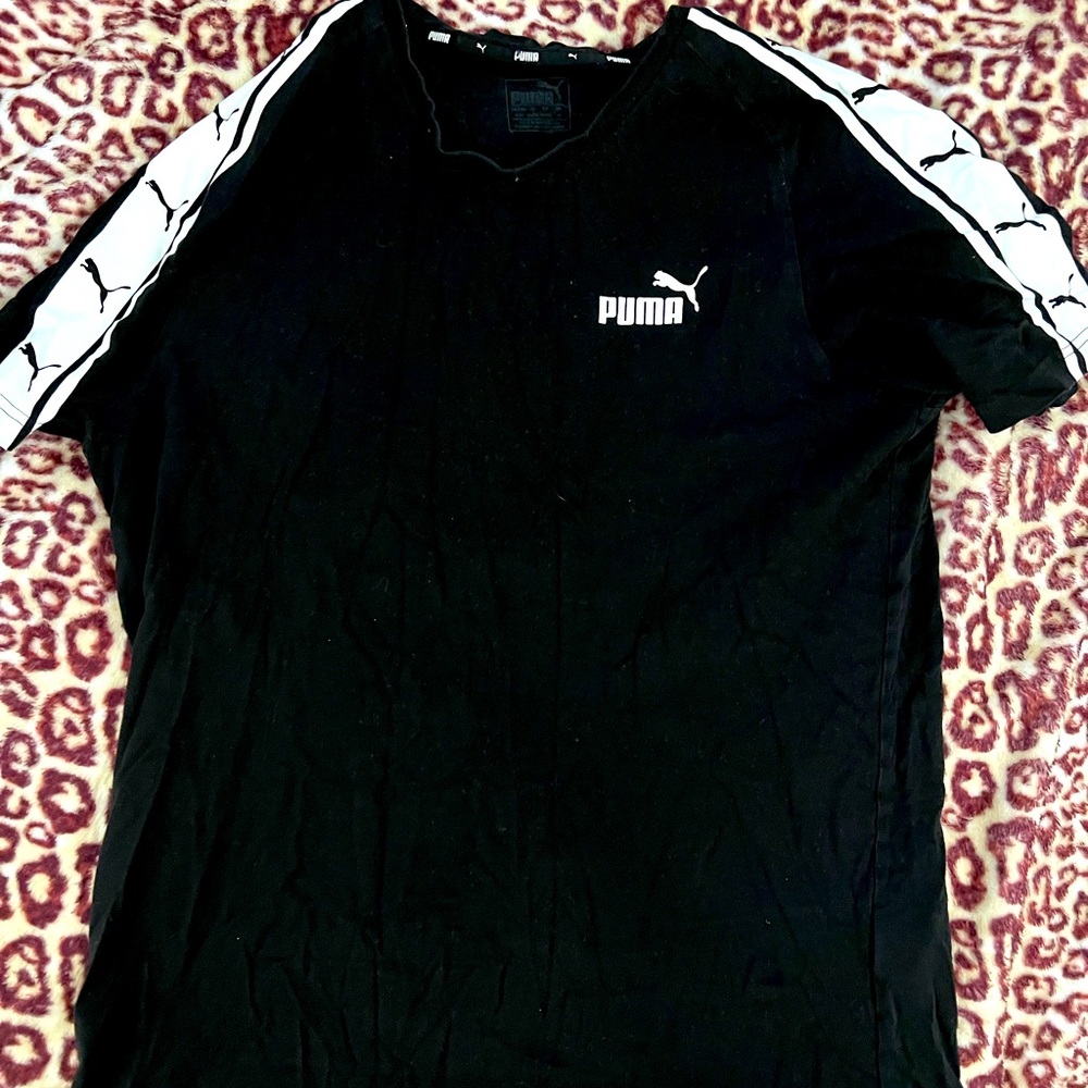 Puma Logo Tee Shirt. Barely Worn. Size M.